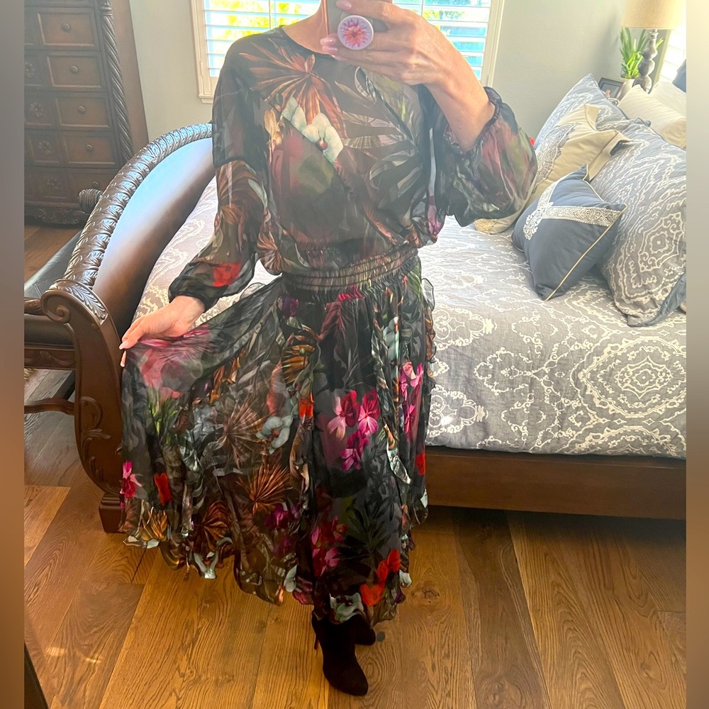 WARM NY 100% Silk Floral Maxi Dress. Size S. NWOT.